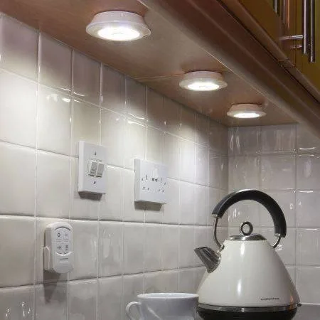 **Lot de 3 lampes LED sans fil avec télécommande**